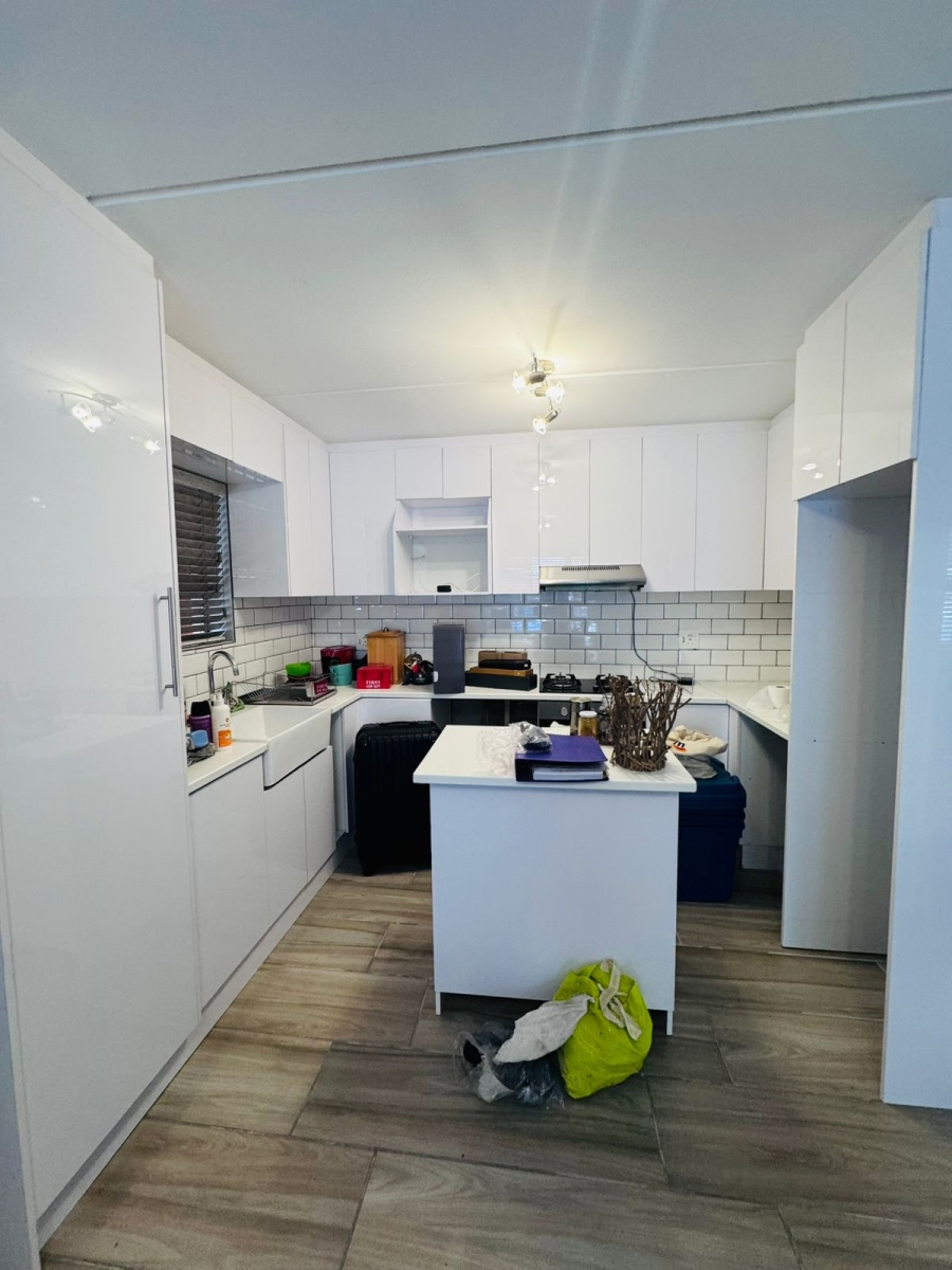 To Let 1 Bedroom Property for Rent in Guldenland Western Cape
